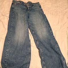 Baggy Wide Leg, Distressed Bottom, Super High Rise American Eagle Jeans ! New With Tags Never Worn. Size Is A 14 Long Low Waisted Wide Leg Jeans, American Eagle Baggy Jeans, Flared Baggy Jeans, Jinco Pants, Dark Baggy Jeans, Grunge Bottoms, Long Baggy Jeans, 2000s Baggy Jeans, Baggy Jeans Outfit Aesthetic