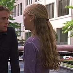 Julia Stiles 90s Aesthetic, Julia Stiles 10 Things I Hate About You, 10 Things I Hate About You Kat Hair, Kat Ten Things I Hate About You, Kat Stratford Fashion, Julia Stiles 90s Outfits, Julia Stiles 90s Fashion, Kat From 10 Things I Hate About You, Kat Stratford Icon