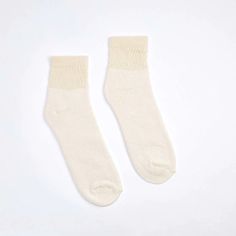 These socks are made from natural-white organic cotton. There are no dyes or bleaches used on these socks. Natural-white cotton is creamier in tone than stark bleached white. Ankle socks reach just above your ankle. 3 pairs included. Eco Fashion Design, Organic Cotton Clothing, Small Women, Christmas 2022, Dye Free, Organic Clothing, Eco Fashion, Cotton Socks, Ankle Socks