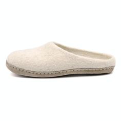 Soft, cozy and hand felted from responsibly sourced New Zealand wool. The Astoria house slipper for women is not your average boiled wool slipper. Shaped for a sleek and modern silhouette with minimalist styling. Warm, breathable and naturally odor resistant. Handmade from the highest quality natural materials, these are a perfect gift for yourself or a lucky loved one! ▼Product Features Hand felted Merino wool Heather Grey and Oatmeal are 100% natural, dye-free wool Colors are gently tinted wit Soft Sole Slippers, Wool Shoes, Cute Slippers, Comfortable Slippers, Wool Slippers, Felted Slippers, Better Posture, Boiled Wool, Hand Felted