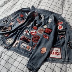 Iron On Patch Jacket Ideas, Pins On Jean Jacket, Jean Jackets Aesthetic, How To Put Patches On Jean Jacket, Funky Denim Jackets, Patches Jean Jacket, Patch For Jacket, Jacket With Patches Aesthetic