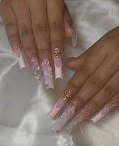 Nails Art Simple, Easy Nail Art Tutorial, Nail Art 2022, Design Nails Art, Pink Bling Nails, Nail Art Aesthetic, Sweet 16 Nails, Nail Art Trendy, Nail Art 2023