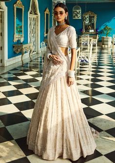 Ivory white chiffon lehenga with chikankari and kamdani work. It has an organza dupatta with tassels at the edge. White Lehenga Designs, Kamdani Work, White Bridal Lehenga, Lehenga White, Chiffon Lehenga, Chikankari Lehenga, Bridal Lehenga Designs, Simple Lehenga, White Lehenga