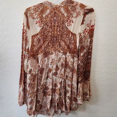 Free People Lady Luck Print Tunic Mini Dress Boho Hippie Style Size Small Brown Long Sleeve Dress With Paisley Print, Casual Brown Long Sleeve Dress With Paisley Print, Printed Beige Mini Dress, Cream Long Sleeve Mini Dress For Beach, Casual Beige Dresses With Paisley Print, Casual Beige Paisley Print Dress, Beige Printed Long Sleeve Dress, Fitted Beige Printed Blouse, Beige Paisley Print Dress For Spring