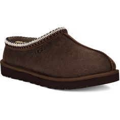 Quarter turn view Men's UGG Footwear style name Tasman Distressed Men in color Burnt Cedar. Sku: 1158172BCDR Slippers Foam, Uggs Slippers, Merrell Hiking Boots, Ugg Tasman, Men's Slippers, Mens Uggs, Flip Flop Shoes, Comfort Wear, Shoe Size Conversion