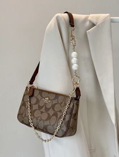 Coach Bag Aesthetic, Coach Aesthetic, Tas Coach, Classy Purses, Hand Bags For Women, Trendy Purses, Guess Bag, Aesthetic Bags