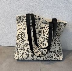 Graffiti Print Large Capacity Canvas Tote Bag, Casual Lightweight Daily Use Durable Shoulder Bag, Shopping Bags, Beach Travel Bag Elevate your style and functionality with our Keith Haring Inspired Graffiti Print Large Capacity Canvas Tote Bag. This casual, lightweight shoulder bag is perfect for shopping sprees, beach outings, and travel adventures. The vibrant, iconic Haring-inspired design adds a bold artistic flair, making it not just a bag but a statement piece. Crafted from durable canvas, it offers ample space to carry all your essentials with ease and comfort. Whether you're hitting the market or heading to the coast, this versatile tote ensures you do it in style. Embrace the fusion of art and practicality with this must-have accessory. Recommended Use: Casual School Type: High Sc Cute Korean Style, College Tote Bag, Printed Canvas Bag, Bag College, Hand Bags For Women, Work Handbag, Graffiti Prints, Canvas Shoulder Bag, Types Of Bag