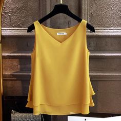 Womens V-Neck Sleeveless Elegant Summer Tops Pola Top, Womens Blouses Summer, Brunch Fashion, Blouse Plus Size, Blouse Tops, Graduation Outfit, Summer Fabrics, Chiffon Shirt, Crop Top Blouse