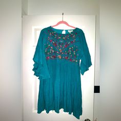 Beautiful Dress With Flattering Sleeves! Turquoise Flowy Dress For Spring, Flowy Turquoise Dress For Spring, Turquoise Tunic Dress For Summer, Turquoise Mini Dress For Spring, Blue Short Sleeve Boho Sundress, Blue Tunic Mini Dress For Spring, Turquoise Flowy Long Sleeve Dress, Light Blue Bohemian Dress For Brunch, Bohemian Light Blue Dress For Brunch