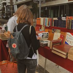 College Backpack Outfit, Kanken Backpack Outfit, Backpack Outfits, Aesthetic Backpack, Backpack Outfit, Office Casual Outfit, College Backpack, Photos Tumblr, Aesthetic Shoes