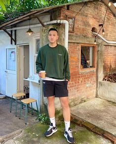 Uniqlo Men Outfit Casual Summer, Taiwan Outfit Men, Airport Outfit Shorts, Uniqlo Men Outfit Casual, Uniqlo Aesthetic, Uniqlo Men Outfit, Taiwan Outfit, Pose Poto, Outfit Grid Men