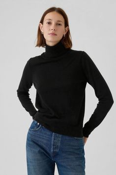 Soft wool sweater. Turtleneck. Long sleeves. Responsible Wool Standard certified. Machine washable. 100% Wool. Black 3/4 Sleeve Sweater, Fleece Turtleneck Outfit, Black Turtleneck Outfit Casual, Turtleneck Outfit Casual, Black Turtleneck Outfit, Fall In London, Turtleneck Sweater Outfit, Soft Wool Sweater, Fall Winter Capsule Wardrobe