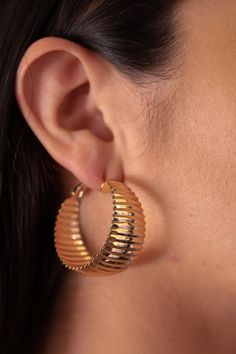 Chocker length Cuban chain style Fashion Jewelry Thick Hoop Earrings, Hoops Earrings, Cuban Chain, Gold Texture, Stone Rocks, Chain Styles, Style Fashion, Hoop Earrings, Fashion Jewelry