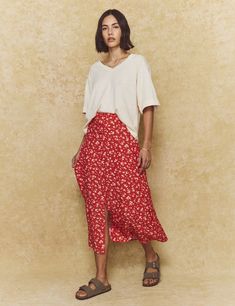 Red Ditsy Floral Sadie Midi Skirt | Nobody's Child Pattern Skirt Outfit, Floral Midi Skirt Outfit, Floral Skirt Outfits, Red Floral Skirt, Skirt Outfits Summer, Midi Skirt Outfit, Boho Skirts, Floral Midi Skirt, Skirt Outfit