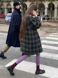 Rainy Day 90s Outfit, Fall 23 Street Style, Poppy Anderson, Colored Tights Outfit Aesthetic, Pattern Clashing Outfits, 2012 Tumblr Aesthetic, Indie Sweaters, Color Tights Outfit, Folk Style Clothing