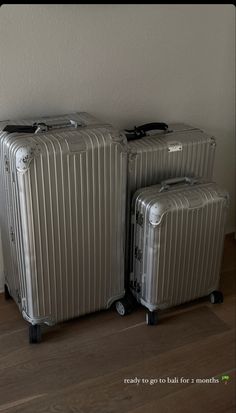 Silver Suitcase Aesthetic, Rimowa Luggage Aesthetic, Aesthetic Suitcase, Aesthetic Luggage, Silver Suitcase, Rimowa Suitcase, Suitcase Aesthetic, Luxury Luggage Sets, Luggage Aesthetic