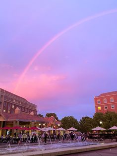 los angeles, sunset, usc village, usc sunset, la sunset, pretty sunset, sky, rainbow sunset, painted sky Usc Village, Usc College, Los Angeles Sunset, Dream University, College Goals, Sky Rainbow, College Necessities, University Aesthetic