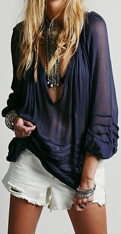 Sexy boho chic gauzy peasant top with modern hippie cut off jean shorts & stacked bracelets with gypsy style coin necklace. For the BEST Bohemian fashion trends of 2015 FOLLOW > https://www.pinterest.com/happygolicky/the-best-boho-chic-fashion-bohemian-jewelry-gypsy-/ < now Look Hippie Chic, Denim Shorts Outfit, Rocker Girl, Stil Boho