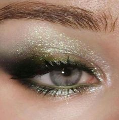 Green Glitter Dress Makeup, Green Eyes With Green Eyeshadow, Green Makeup Looks Blue Eyes, Green Eyes Green Eyeshadow, Green Contour Makeup, Eye Makeup Look Ideas, Silver Make Up Ideas, Green Metallic Makeup, Silver And Gold Eye Makeup