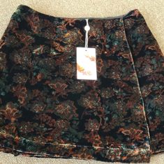 Chelsea And Violet Floral Mini Skirt . Nwt , Made To Look Like A Wrap Around, But It's Sewn.Velvet Feel But Is 75% Rayon, 25 % Nylon , Lining 100% Polyester. Black, Green, And Copper & Rust Color Black Velvet Skirt Outfit, Vintage Skirts 1950s, Black Leather Pleated Skirt, Fashion Definition, Dead Beat, 60s Skirt, 2023 Clothes, Green Floral Skirt, White Skater Skirt