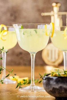 The Best Limoncello Martini | Summer Cocktail Recipes Grasshopper Martini, Lemoncello Martini, Spring Cocktail Recipes, Martini Flavors, Spring Cocktail, Spring Cocktails Recipes