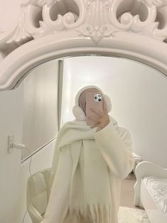 Modest Winter Fashion, Winter Hijab, At Home Outfits, Estilo Hijab, Modesty Outfits, Muslim Girl, Hijabi Aesthetic, Selfie Poses Instagram, Angel Aesthetic