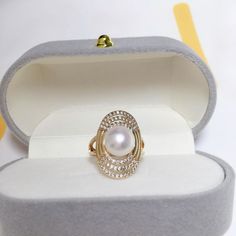 Happy Monday! Ready to be the Queen of your life and work? Show your attitude with this luxurious Queen Pearl Ring! #pearlring #lifeattitude #workattitude #queenoftheday #workqueen #ladyboss #workootd #pearljewelry Handmade Wedding Favours, Freshwater Pearl Ring, Open Ended, Pearl Types, Happy Monday, Pearl Ring, Boss Lady, The Queen, Pearl Jewelry