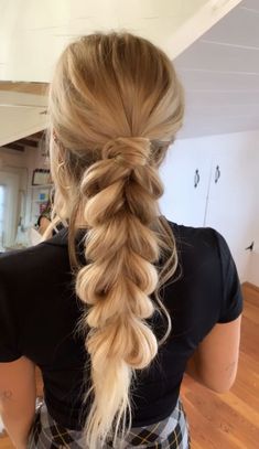 Beautiful messy bridal updo Cute Braided Hairstyles For Prom, Updo Hairstyle For Homecoming, Cute Up Due Hairstyles, Prom Hair Loose Braid, Hoco Hair Up Ideas, Wedding Hair Ideas Bridesmaid, Country Hoco Hair, Outside Hairstyles Summer Long Hair, Hairstyles For Long Hair Special Occasions