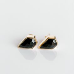 A faceted black onyx stud earring in a precise, modern diamond shape is always edgy-chic. Post back 24K gold plated sterling silver Our pieces are handcrafted and our stones are natural so every piece is beautifully unique Black Diamond Studs, Black Onyx Earrings, Natural Stone Earrings, Edgy Chic, Black Stud, Onyx Jewelry, Onyx Earrings, Pretty Jewelry, Stud Set