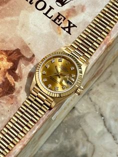 This stunning yellow gold Rolex Lady Datejust with reference 69178 is in excellent condition. The watch was produced in 1993 by Rolex with an N-serial number. The cal. 2135 automatic movement is running very accurate and was fully serviced by our watchmaker. The 26mm yellow gold oyster case is in very sharp condition, with sharp edges and nice and even brushing on the lugs. The serial- and case number between the lugs are clearly readable. The original yellow gold president bracelet with conceal Rolex Lady Datejust, Patek Philippe Nautilus, Breitling Navitimer, Rolex Day Date, Rolex Gmt, Audemars Piguet Royal Oak, Rolex Daytona