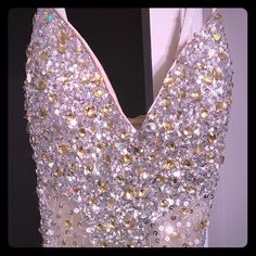 Cute Cocktail Length Beaded Dress Wore Once Excellent Condition Elegant Embellished Sequin Dress For Homecoming, Bling Outfits, Beaded Dress, Wearing Dress, Colorful Dresses, Size 2, Womens Sizes, Mini Dress, Womens Dresses