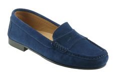 Our Tivoli ladies loafers are made for us in Italy with exceedingly soft and comfy uppers, under-heel padding and durable soles to give you all day comfort. Complement your everyday outfit with these true moccasin loafers. These luxurious suede leather slip-on shoes are a particularly comfortable and practical choice.    Classic Italian saddle loafer  Traditional true moccasin construction  Exquisite navy blue suede leather upper  Fully leather lined in calf  Padded heel cushions for comfort  Du Ladies Loafers, Italian Loafers, Leather Slip On Shoes, Everyday Outfit, Classic Italian, Blue Suede, Leather Slip Ons, Loafers For Women, Loafers Men