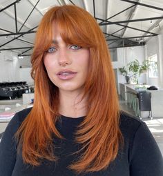 Light Copper Hair, Bright Copper Hair, Curtain Bangs With Layers, Red Hair With Bangs, Bangs With Layers, Copper Hair Dark, Cheveux Oranges, Bright Red Hair, Ginger Hair Color