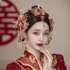 Traditional Chinese bridal headwear, Qun Gua hair Accessories Elegant Red Ceremonial Headpieces, Traditional Wedding Headband Headpiece, Traditional Wedding Headband, Ancient Chinese Hairstyles, Qipao Pattern, Chinese Bride, Hair Accessories Red, Traditional Chinese Wedding, Wedding Headwear