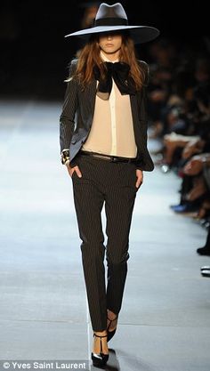 Outfit Ideas Paris, Look Office, Tipping Point, Trouser Suit, St Laurent, Pantsuits For Women, Classic Suit, Androgynous Fashion, Practical Magic