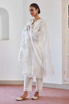 Buy Ivory Chanderi / Organza Embroidered Safina Kurta Set For Women by Amisha Kothari Online at Aza Fashions. Kurta Set For Women, Neck Designs For Suits, Embroidered Dupatta, Dress Indian Style, Silk Organza, Fashion App, Kurta Set, Floral Motifs, Cut Work