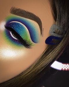 2020 Makeup, Make Up Gold, Colorful Eye Makeup, Bold Makeup