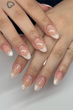 The easiest-elegant nail art look inspired by RARJSM Shell Thread Gel, perfect for summer. Take it with you to go surfing on a summer vacation!

#Pearlnails #Frenchnails #weddingnails #summernails #nailsart #holidaynail#pearlgel Pearl Nail Art, Engagement Nails, Classic Nail, Nail Goals, Builder Gel Nails, Nail Looks, Stunning Nail Designs, Subtle Nails, Summery Nails