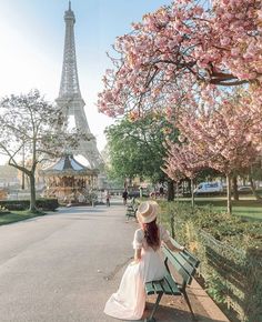 Paris Photo Ideas, Torre Eiffel Paris, Paris In Spring, Paris Travel Photography, Paris Dream, Paris Wallpaper, Beautiful Paris, Paris Pictures, Paris Tours