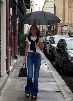 source : unknown Adrette Outfits, Look Jean, Anna Karina, Skandinavian Fashion, Jeanne Damas, Uni Outfits, Neue Outfits, Jane Birkin