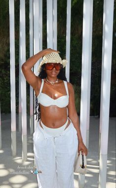 White Bathing Suit Black Women, White Swimsuit Outfit Black Women, Mexico Outfits Black Women, Beach Fits Black Women, Baddie Summer Outfits Vacation, Vacay Outfits Black Women, Beach Outfit Black Women, White Swimsuit Outfit, Baddie Vacation Outfits