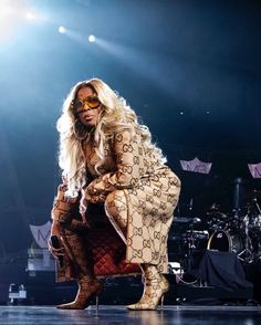 H.e.r Singer, Embellished Coat, Classy Edgy, Barclays Center, Movie Couples, Loud House