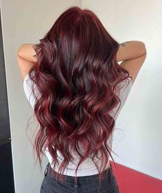 Curly Hair Coloring, Cherry Cola Hair Color, Red Highlights In Brown Hair, Pelo Color Vino, Cute Hairstyle Ideas, Cherry Cola Hair, Red Balayage Hair, Red Hair With Highlights, Hairstyle Ideas Easy