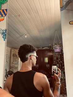 Moicano , corte de cabelo Fohawk Haircut Fade, Boys Haircuts Long Hair, Mohawk For Men, Taper Fade Short Hair, Best Fade Haircuts, Mohawk Hairstyles Men, Curly Hair Fade, Mens Haircuts Short Hair