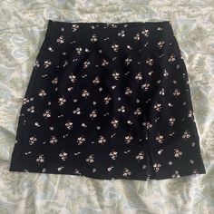 Aeropostale Black Floral Skirt Xs Never Worn Before But I Took The Tag Off When I Got It Black Floral Print Mini Bottoms, Black Floral Print Mini Length Bottoms, Trendy Black Floral Print Skirt, Black Floral Skirt, I Got It, Got It, Aeropostale, I Got This, Black Floral