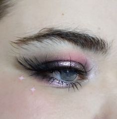 Smokey Pink Eye Makeup, Jessa Aesthetic, Shimmer Smokey Eye, Rocker Makeup, Aesthetic Eyeshadow, Prom Inspo, Barbie Inspired