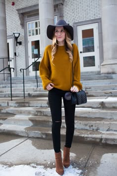 Mustard Sweater and Black Skinny Jeans | Twenties Girl Style Brown Sweater Dress Outfit, Mustard Sweater Outfit, Yellow Sweater Outfit, Yellow Skirt Outfits, Mustard Outfits, Mustard Yellow Sweater, Pullovers Outfit, Mustard Sweater, Skirt Outfits Fall