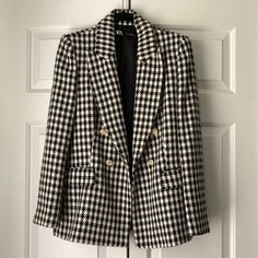 Gorgeous Classic Blazer Never Worn I Think I’m Too Short For This Style, Too Long For Me. Pin Stripe Blazer Outfit, Stripe Blazer Outfit, Striped Blazer Outfit, Pin Stripe Blazer, Stripe Blazer, Blazer Outfit, Zara Blazer, Pin Stripe, Classic Blazer