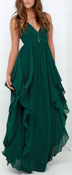 Don't like the dress but obsessed with the color!! Sukienki Maksi, Emerald Dress, Chiffon Party Dress, Fest Outfits, Green Maxi, Maxi Robes, Maxi Dress Green, Fun Summer