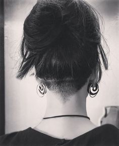 Relaterad bild Hair Design Ideas, Ponytail Haircut, Undercut Hairstyles Women, Undercut Women, Undercut Hairstyles, Hair Design